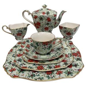 HOLD Floral Dinnerware Set